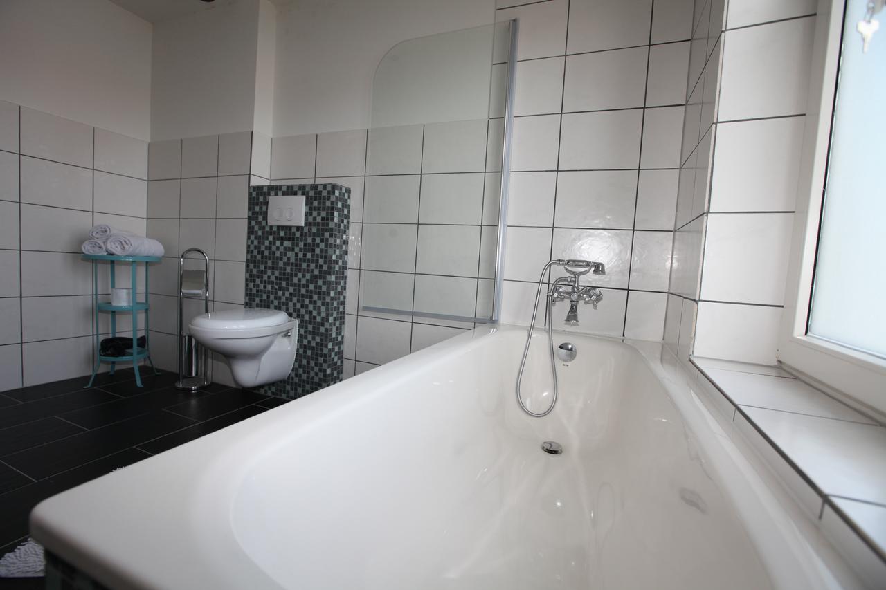 B&B Check Mate Roermond Buitenkant foto