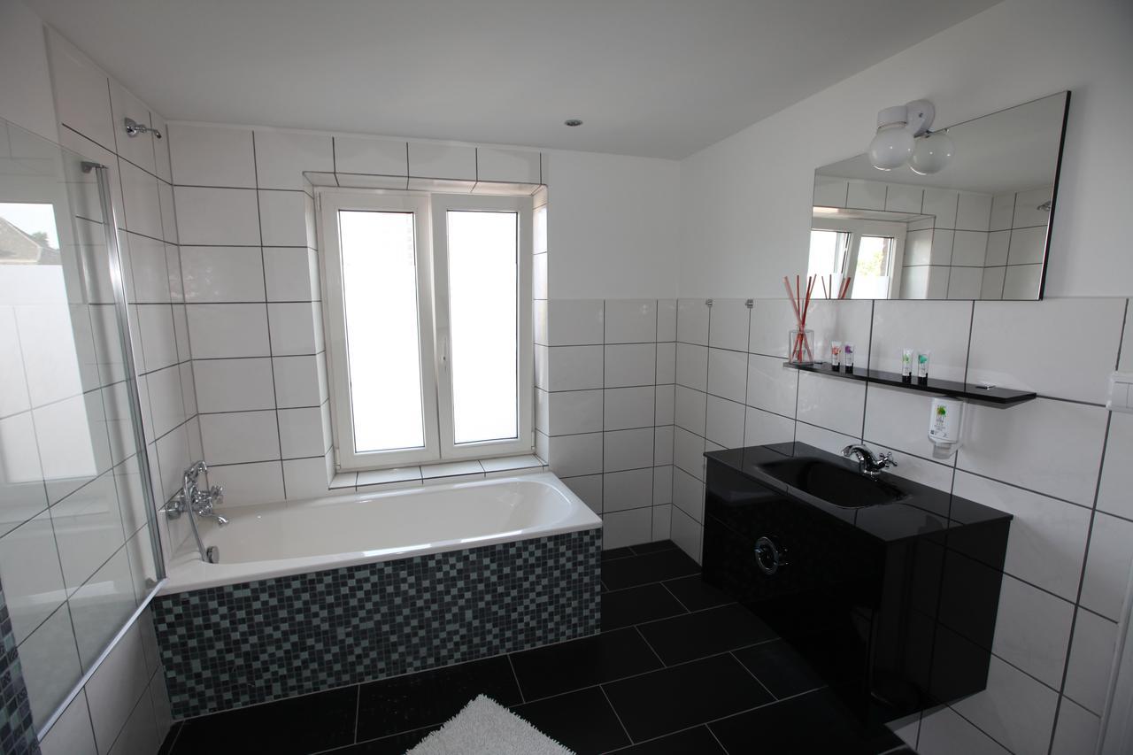 B&B Check Mate Roermond Buitenkant foto