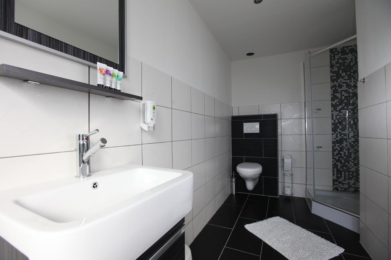B&B Check Mate Roermond Buitenkant foto