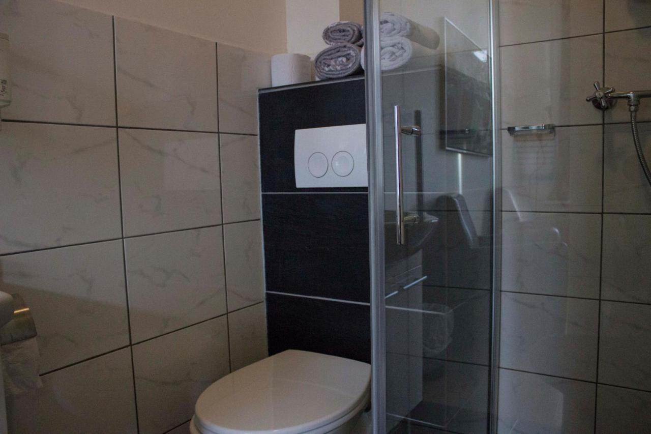 B&B Check Mate Roermond Buitenkant foto