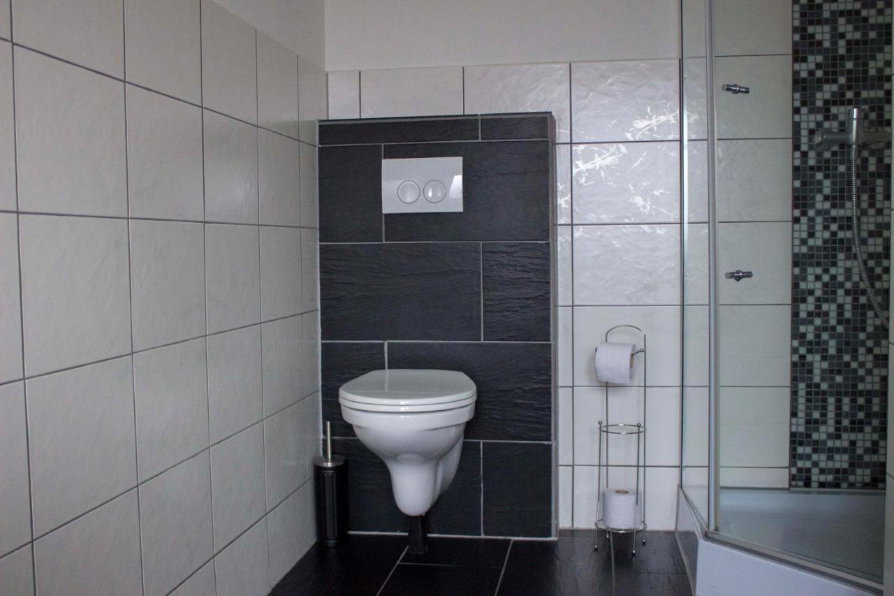 B&B Check Mate Roermond Buitenkant foto