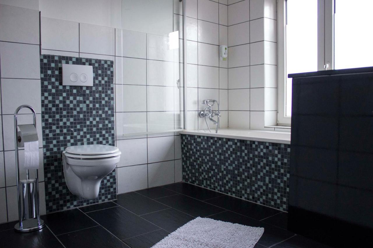 B&B Check Mate Roermond Buitenkant foto