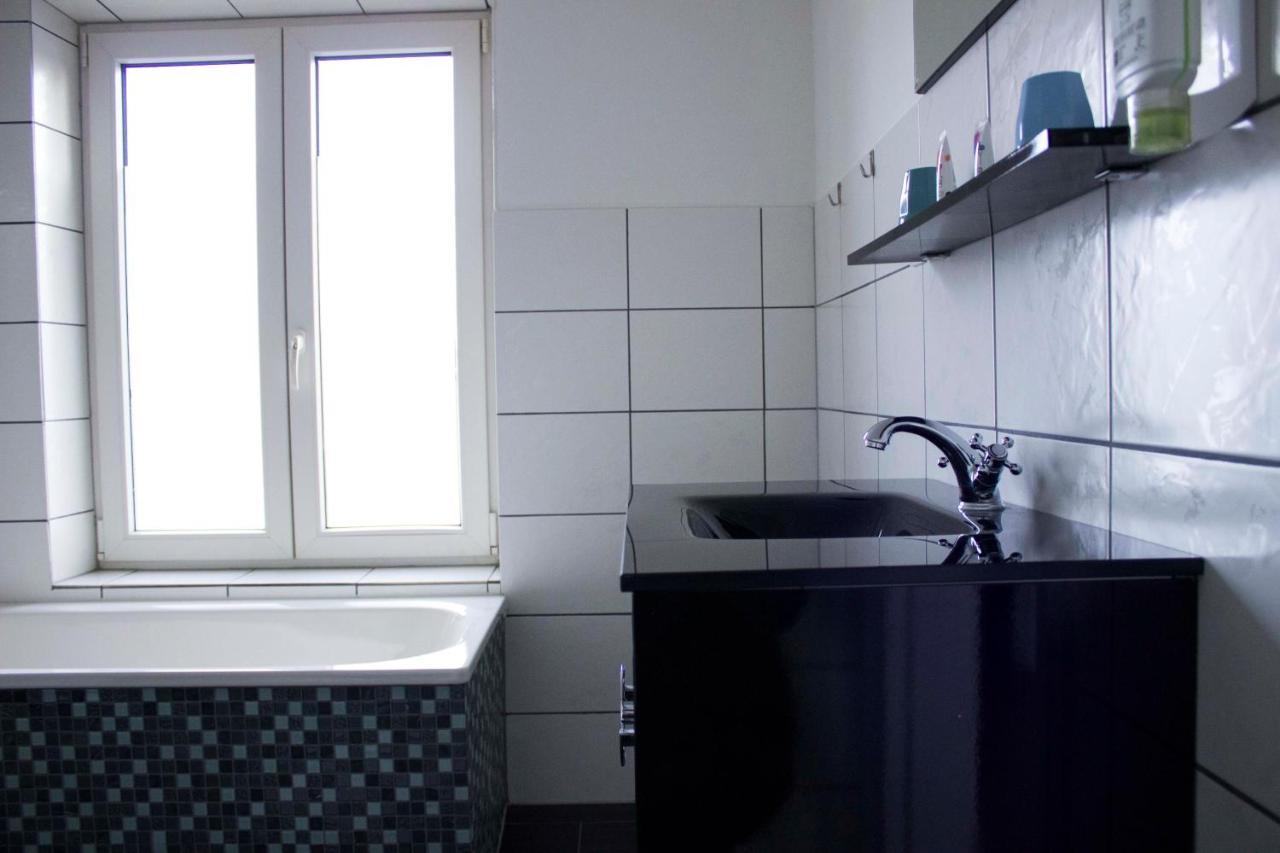 B&B Check Mate Roermond Buitenkant foto