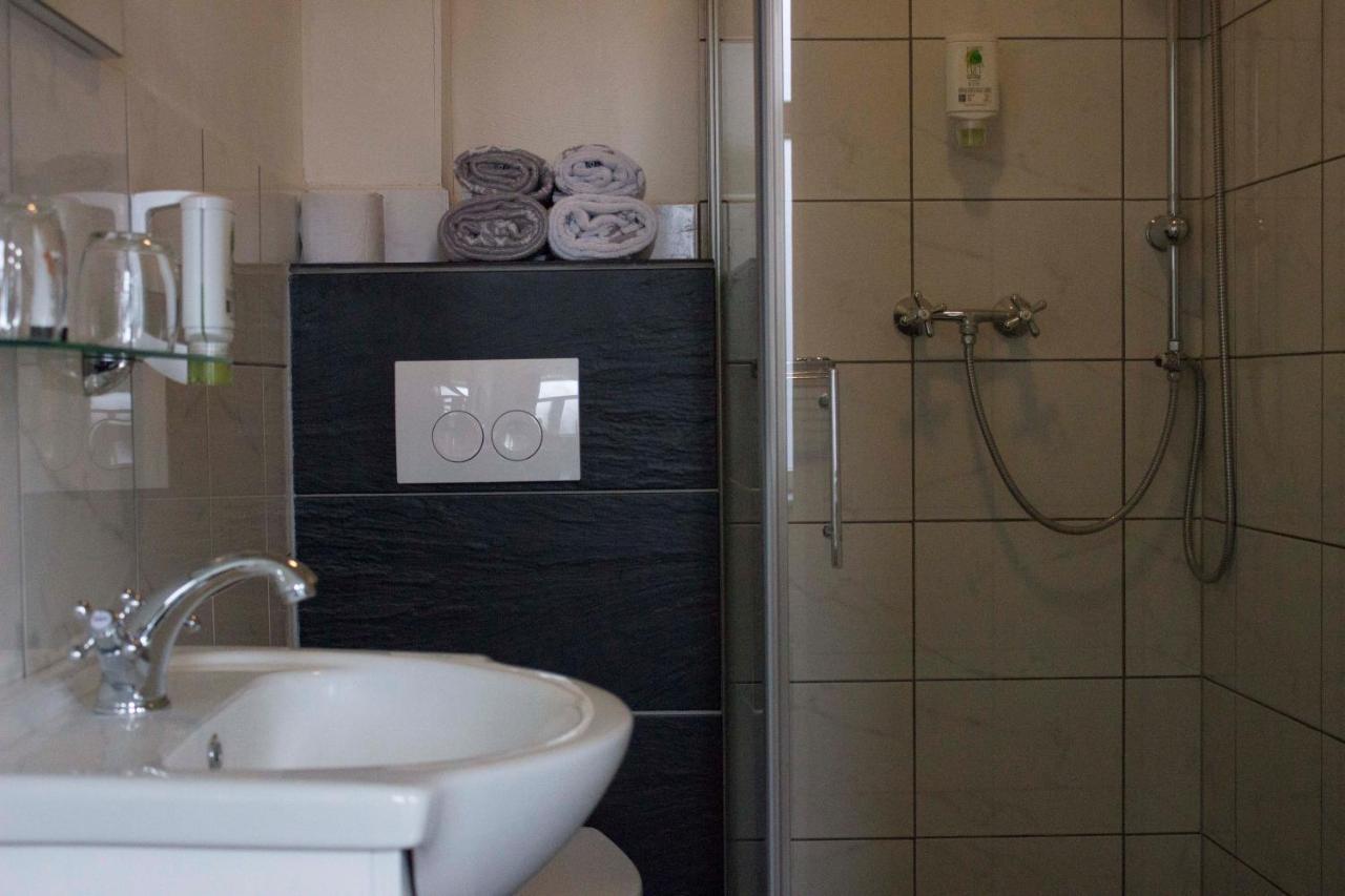 B&B Check Mate Roermond Buitenkant foto
